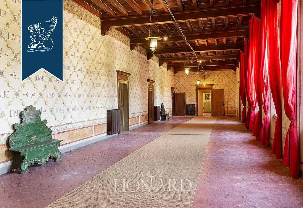 Ingresso - 15th-Century Palace with Tower in Lombardy