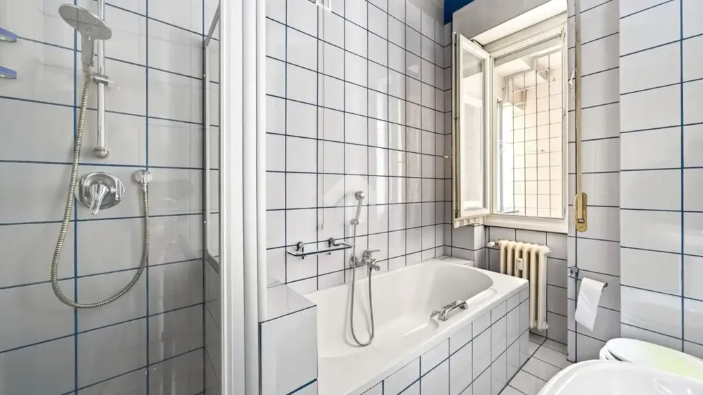 Bagni - Spacious Apartment with Balcony in Brescia