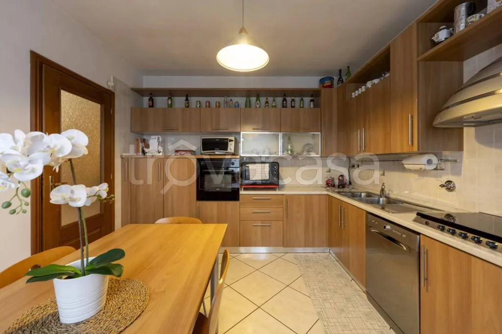 Cuisine - Spacious Apartment with Terrace in Volpiano