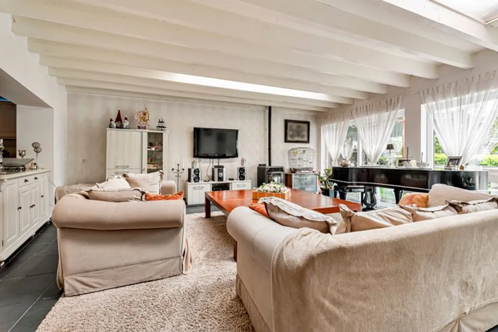 Elutuba - House with Swimming Pool in Wevelgem