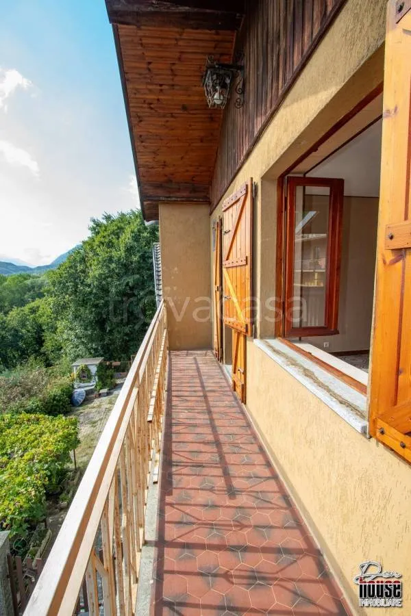 Balcon - Terraced House with Lake View in Caprie