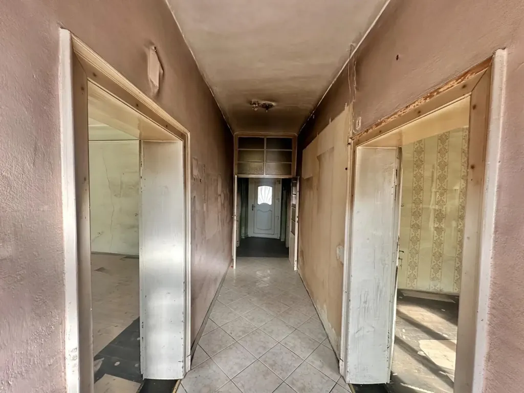 Hallway - Renovatable Farmhouse in Niederabsdorf