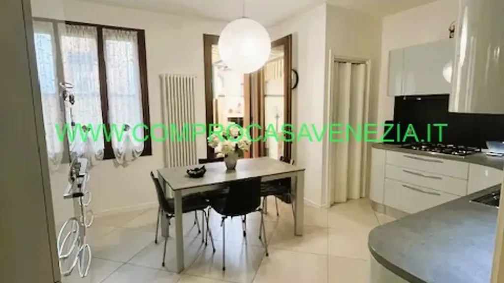Salle à manger - Maison 6 pièces à IT