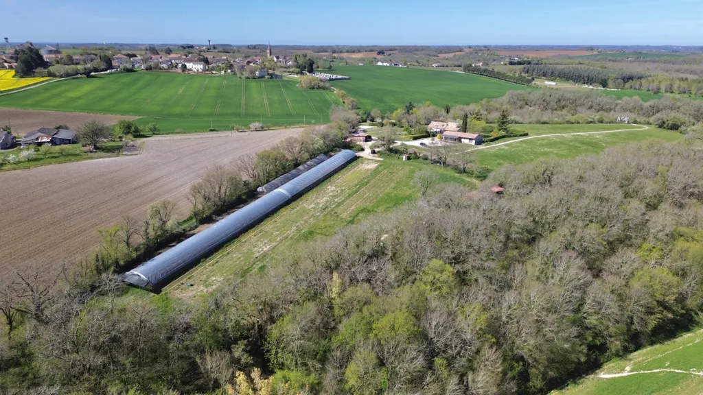 Vue aérienne - Domaine Éco-Responsable avec Activité Locative à Bourg-de-Visa