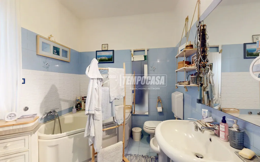 Salles de bain - Apartment with Balcony in Orbassano Centre