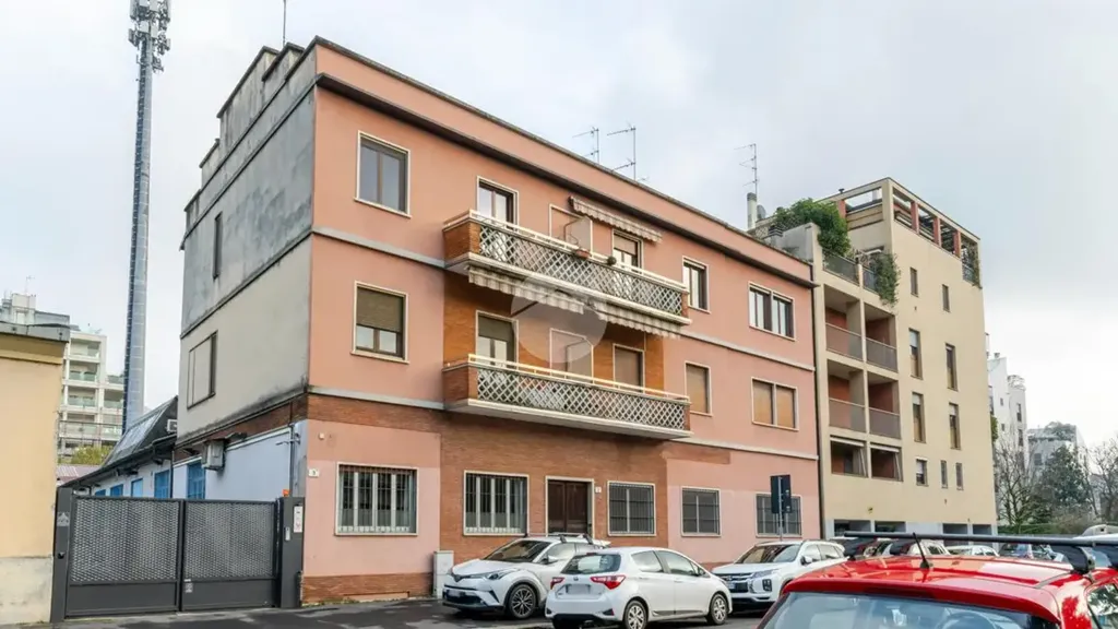 Välivaade - Duplex with Balcony in Milan