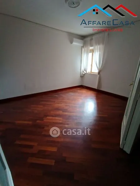 Pièces - Three-Bedroom Apartment with Balcony in Caltanissetta