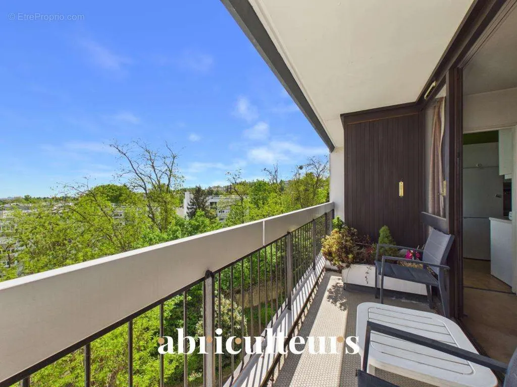 Balcone - Penthouse Apartment with Panoramic View in Garches