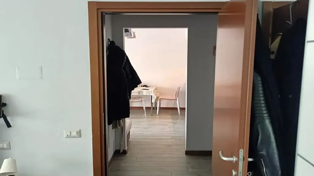 Esik - Modern Flat with Balcony in Milan