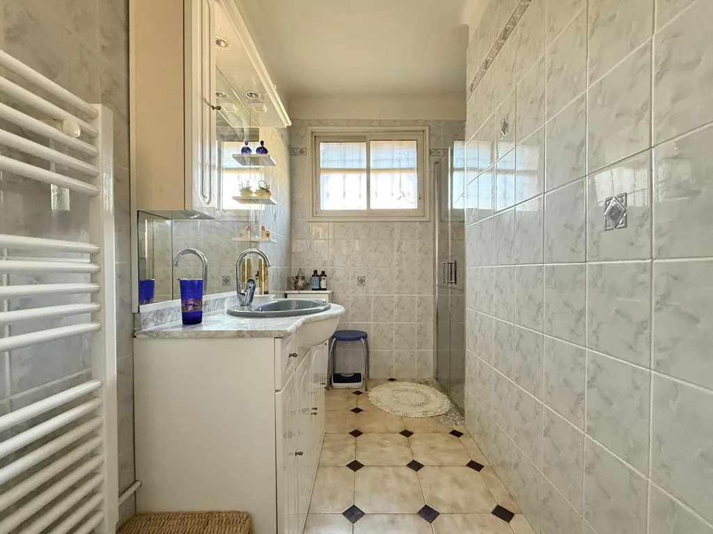 Bathrooms - Four-Face House with Mountain View in Rodès