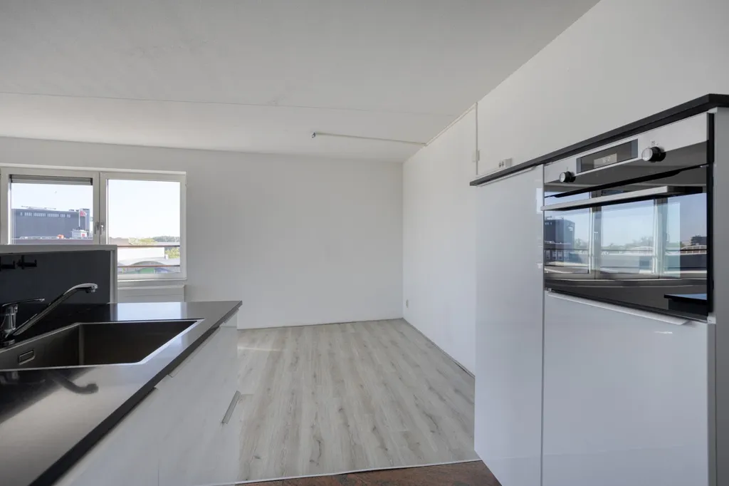 Kitchen - Luxury Apartment with Maas View in Rotterdam