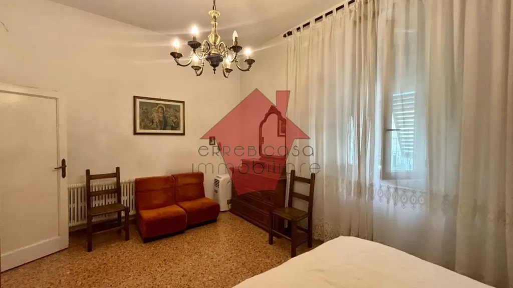 Chambres - Five-Bedroom Apartment with Garden in Empoli