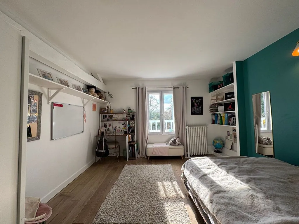 Bedrooms - Luxury House with Double Exposure in Saint-Nom-la-Bretêche