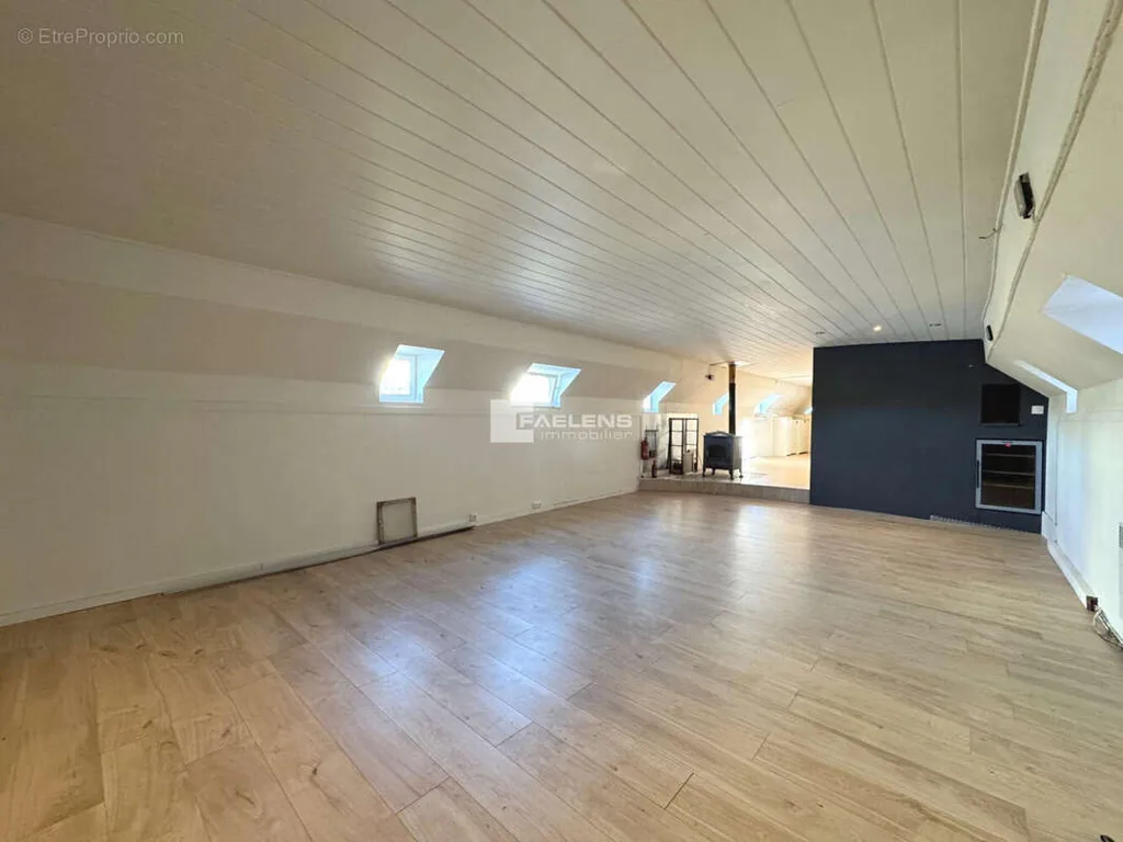 Rooms - Aménagée Péniche with Waterfront View in Lille