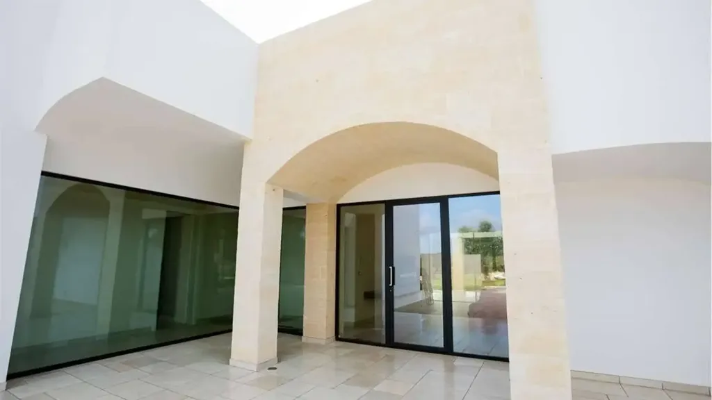 Esik - Villa with 8 Bedrooms in Carovigno
