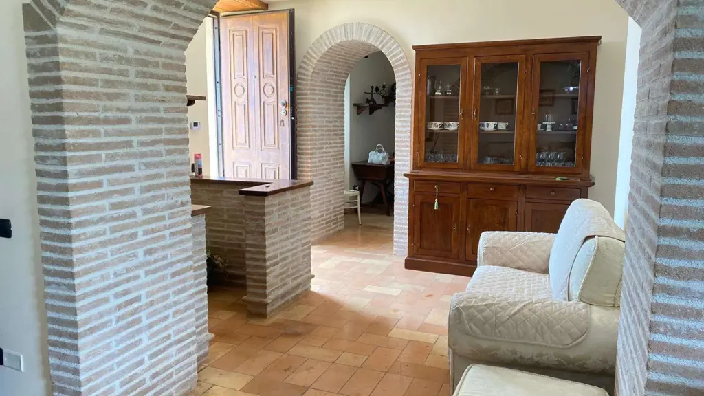 Esik - Rented Triplex with Terrace in Spoleto