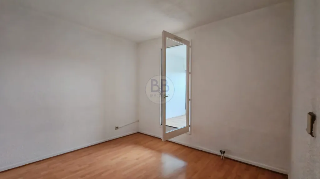 Toad - Renovated 2-Bed Flat with Balcony in Fréjus