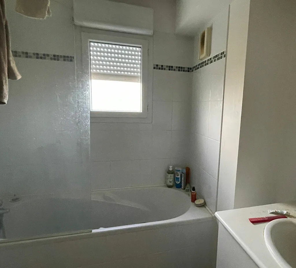 Salles de bain - Appartement 3 Pièces avec Balcon à Tréguier
