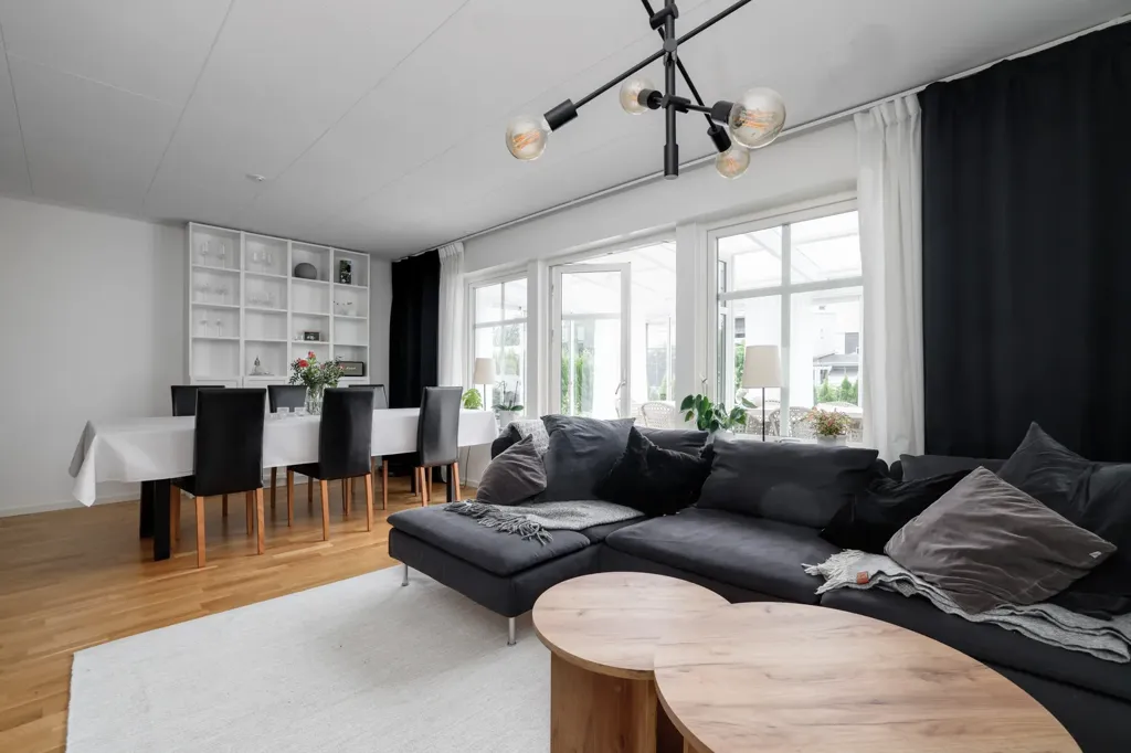 Séjour - Modern Apartment with Balcony in Ekeby-Almby