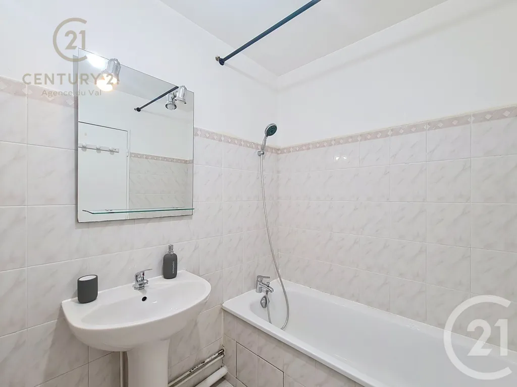 Salles de bain - Studio avec Balcon à Torcy