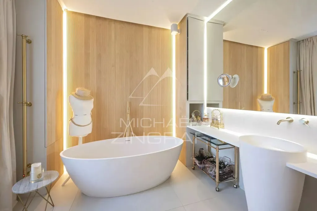 Vannitoad - Luxury Apartment with Eiffel Tower View in Paris