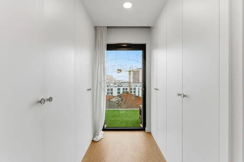 Esik - 3-Bedroom Penthouse with Terraces in Aveiro