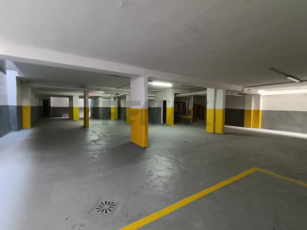 Garaaž - Garage Parking Space in Bari - San Pasquale