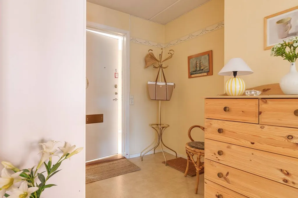 Esik - Bright Apartment with Balcony in Stenkumlet