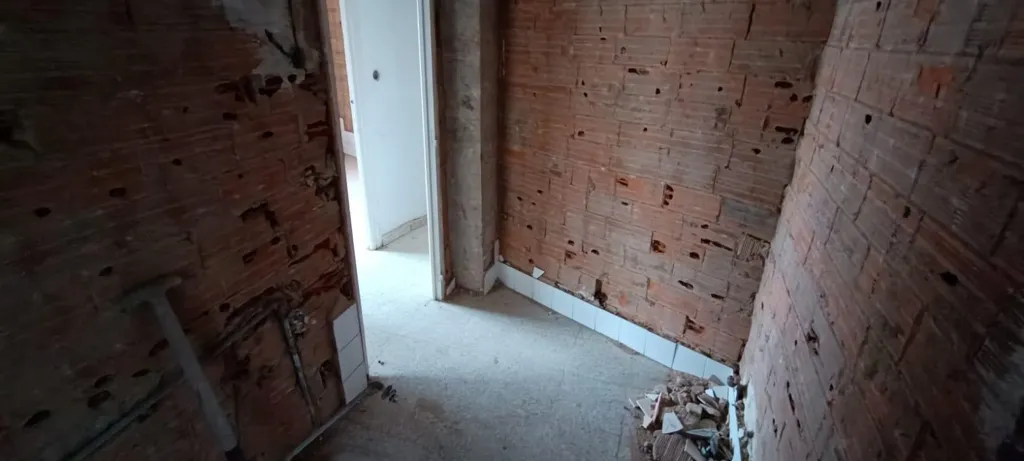 Ingresso - Flat for Renovation with Balcony in Zamora