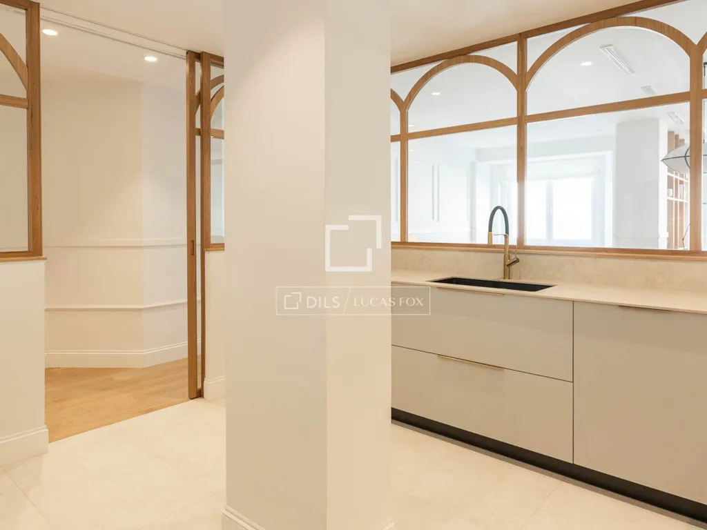 Kitchen - Luxury Flat with High Ceilings in Salamanca