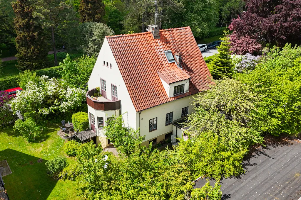 Vue aérienne - 20s Classicist Villa with Garden in Lund