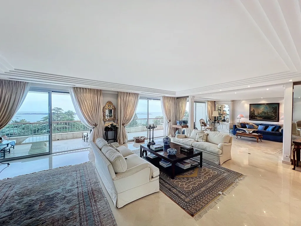 Séjour - Appartement de 3.5 Pièces avec Vue Mer à Cannes