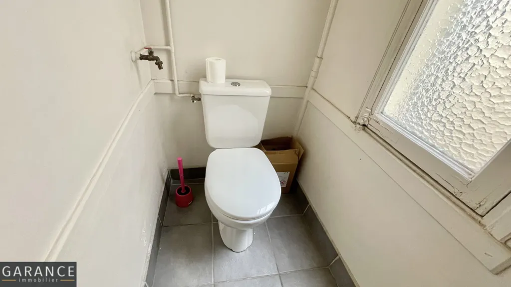 Vannitoad - Refurbished Studio with Balcony in 9th Arrondissement