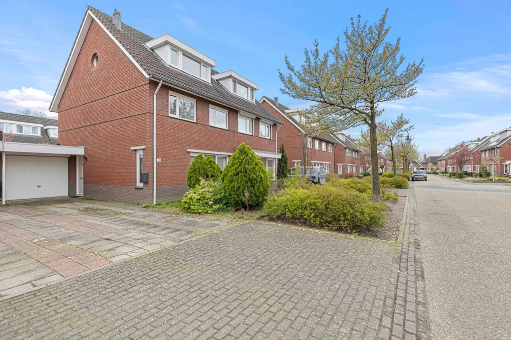 Välivaade - Two-Storey House with Garden in Helmond