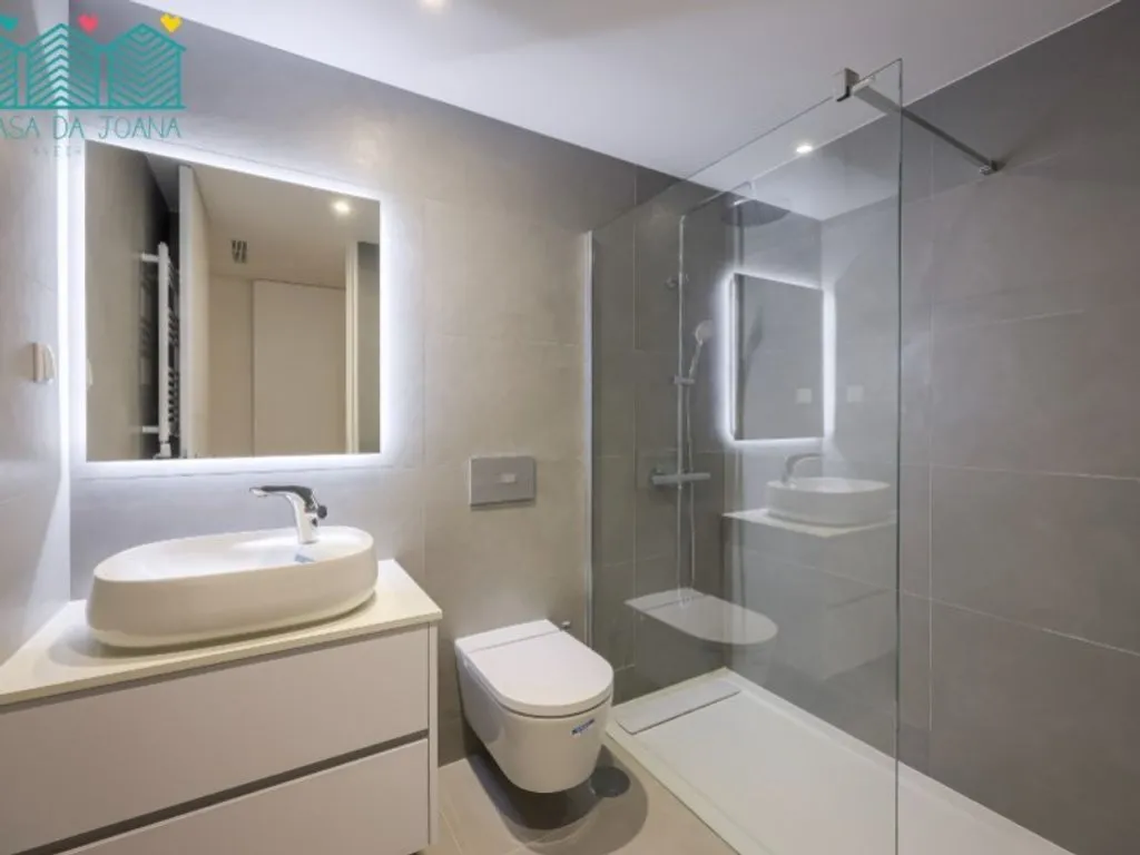 Salles de bain - Luxury 3-Bedroom Apartment in Aveiro