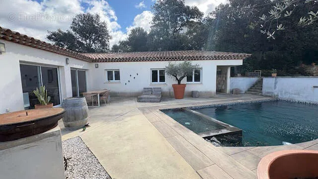 Piscine - Maison 6 pièces à Dions