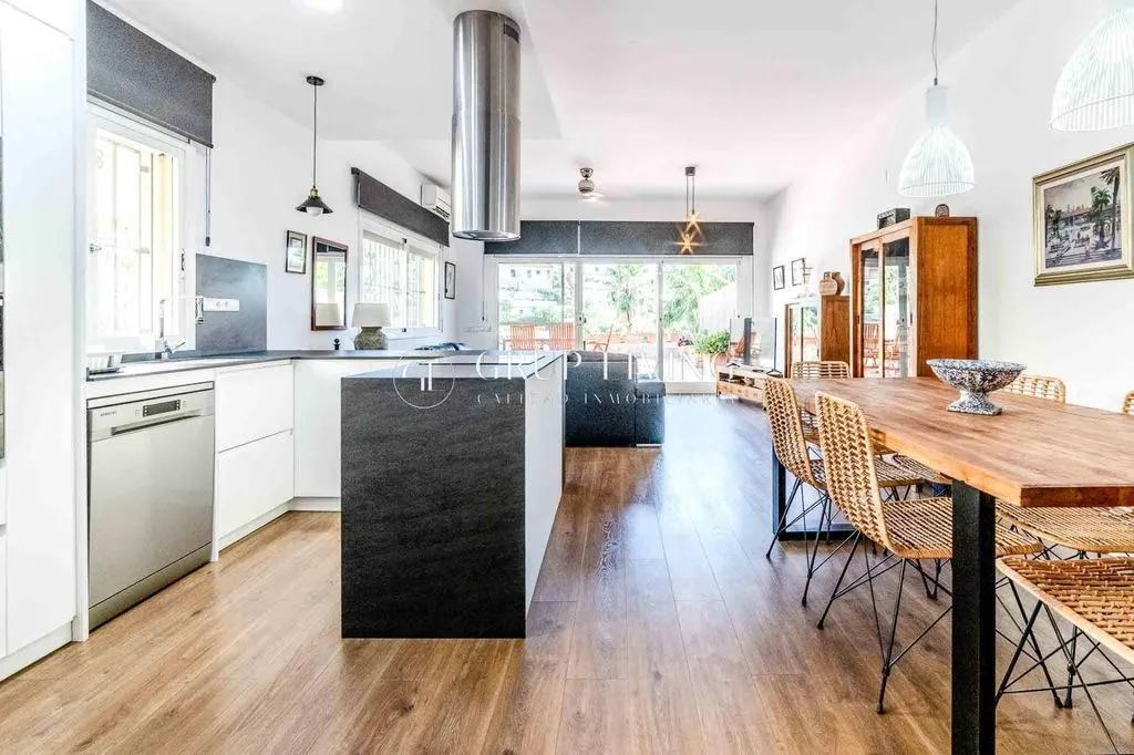 Kitchen - Luxury House with Pool in Sitges