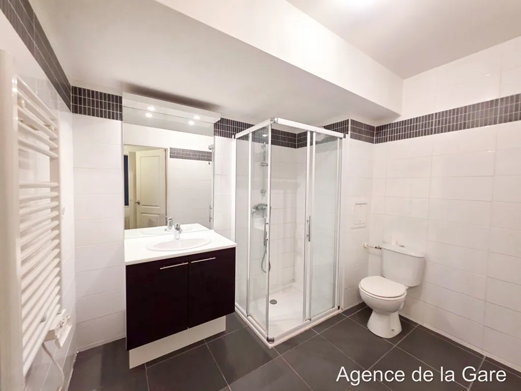 Vannitoad - City Centre Flat with Balcony in Maisons-Laffitte