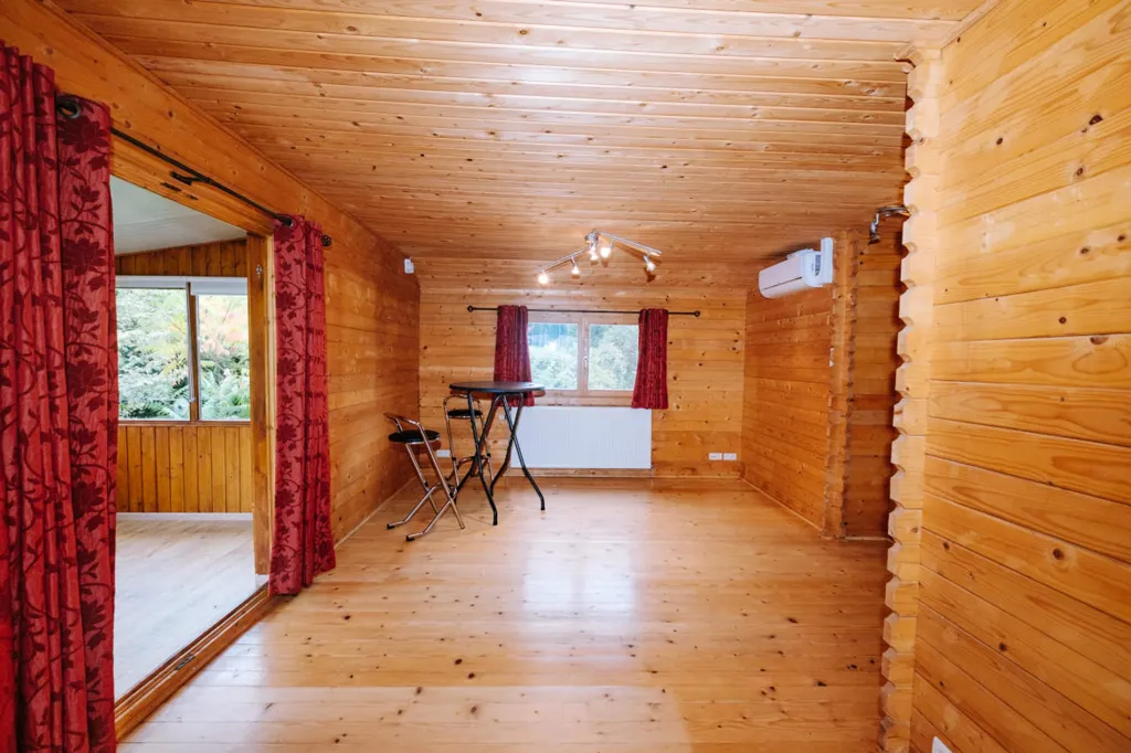 Elutuba - Chalet with Jacuzzi in Saint-Vith