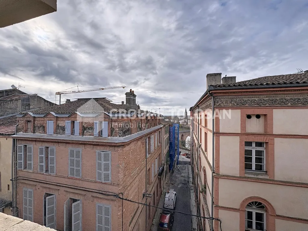 Rõdu - T4 Flat with Ascender in Montauban Centre