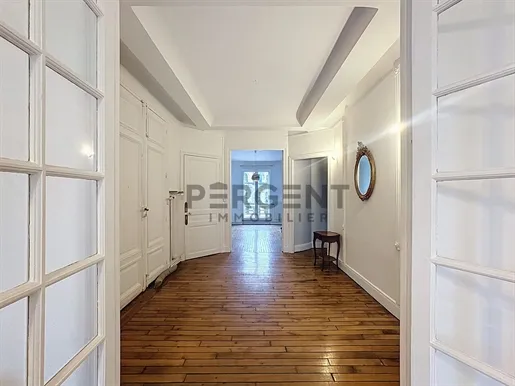 Entrée - Appartement 5 Pièces + Studio Indépendant au Cœur de la Ville