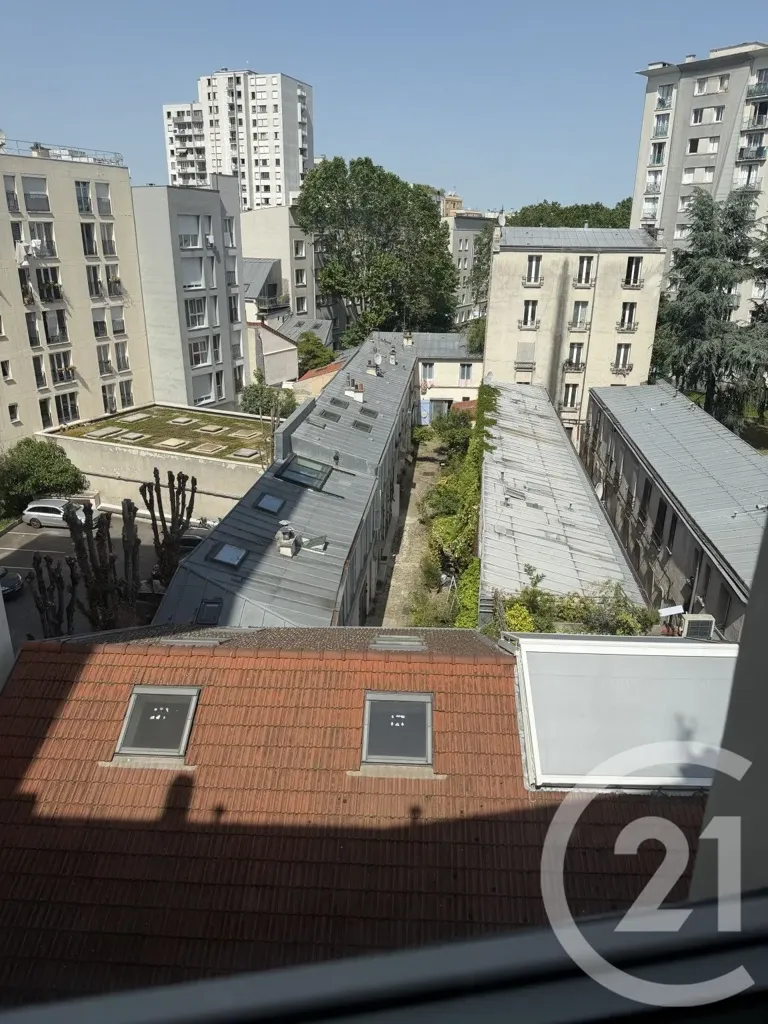 Rõdu - 6-Piece Parisian Flat with Balcony in 19ème
