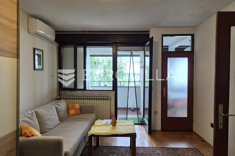 Elutuba - Two-Bedroom Apartment with Lift in Dugave, Zagreb