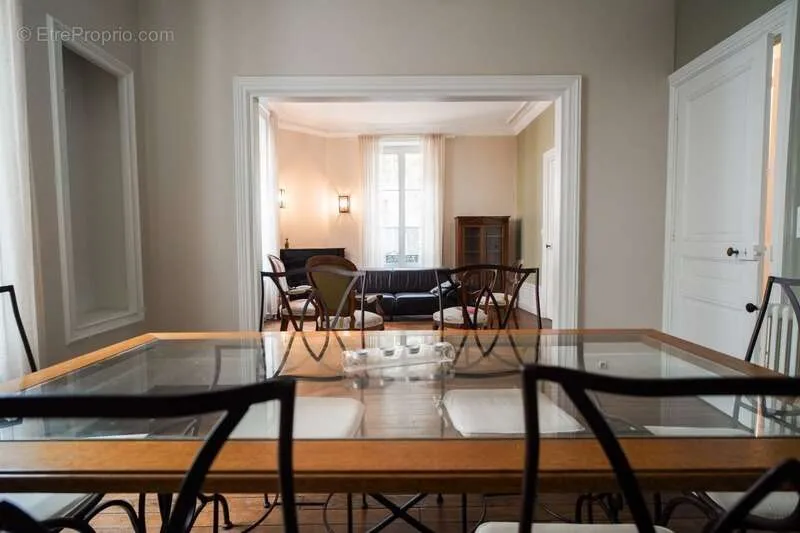Maison 10 pièces à Macon