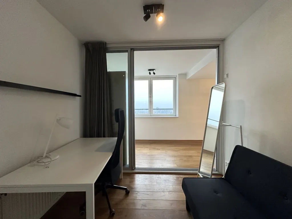 Magamistoad - Corner Apartment with City Views in Rotterdam