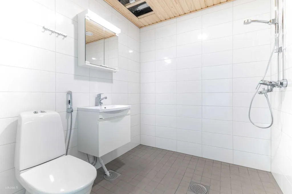 Salles de bain - Modern Apartment with Balcony in Helsinki