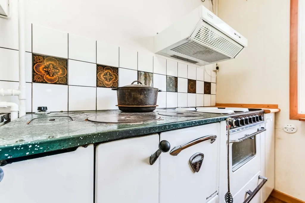 Köök - Renovated Villa with Garden in Ekshärad