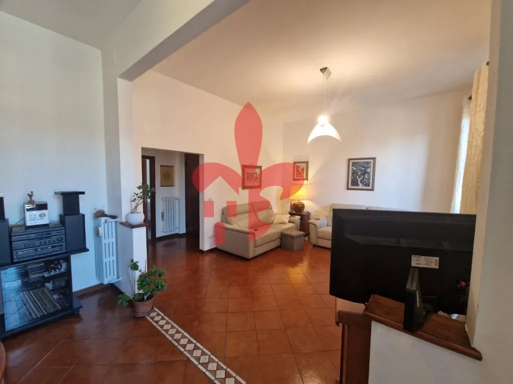 Séjour - 5-Room Apartment with Balcony in Florence