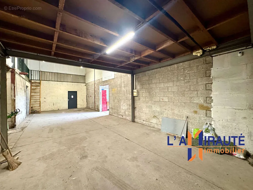 Garage - Local Commercial avec Jardin à Houilles