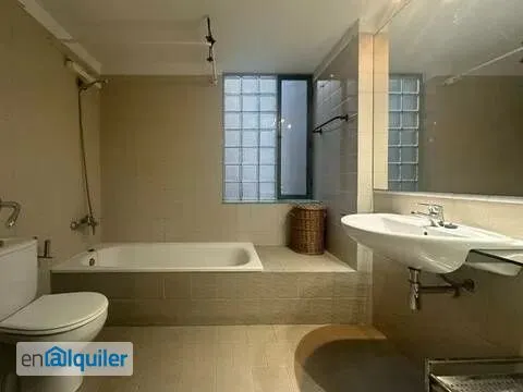 Vannitoad - Charming Duplex with Balcony in Girona's Old Town